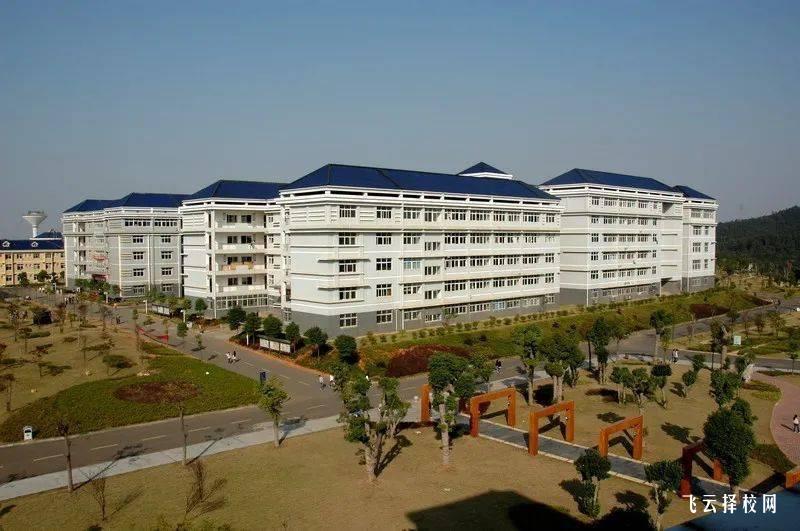 成都體育學院附屬體育運動學校學費是多少