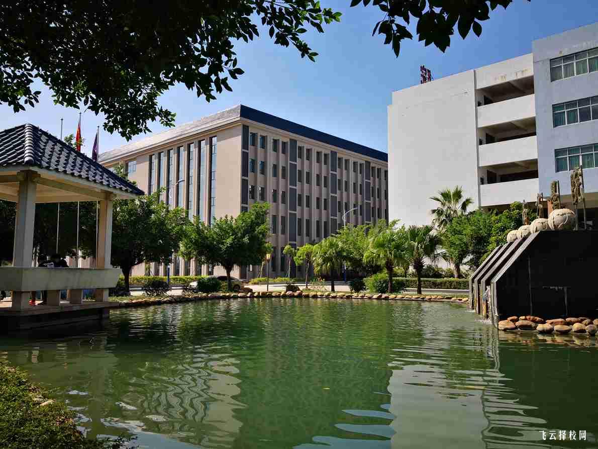 四川音樂學院附屬中等藝術學校聲樂與表演課程設置