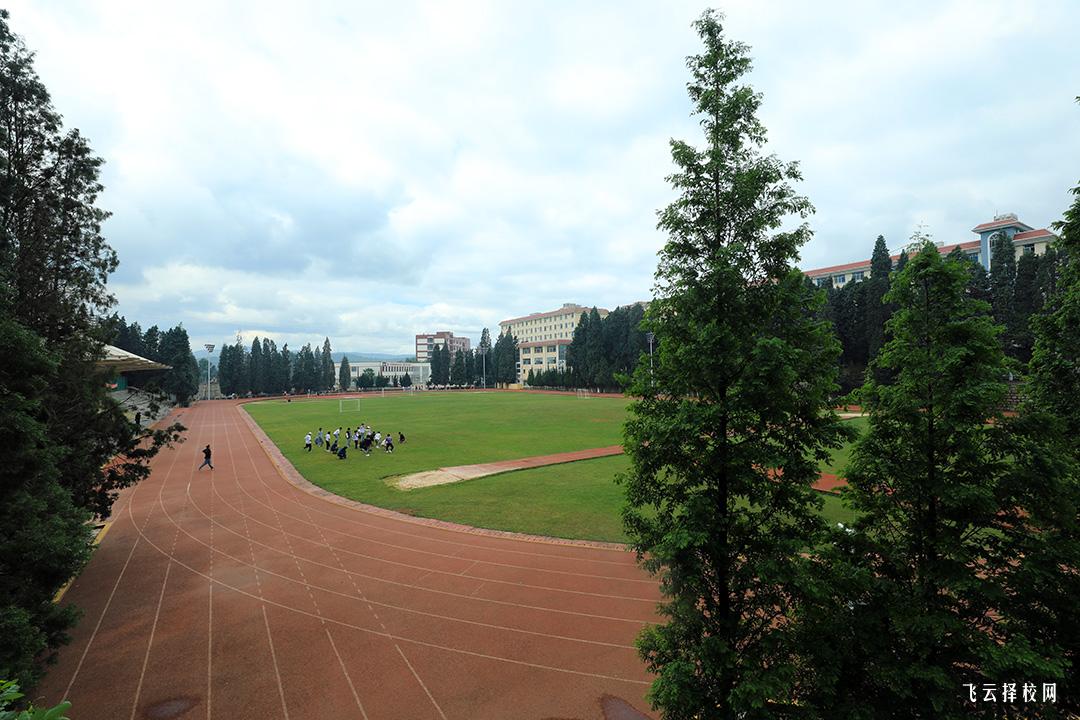 正卓教育職校軍事化管理模式利弊探討