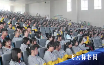 成都汽車職校實(shí)訓(xùn)基地設(shè)備條件與學(xué)生實(shí)操