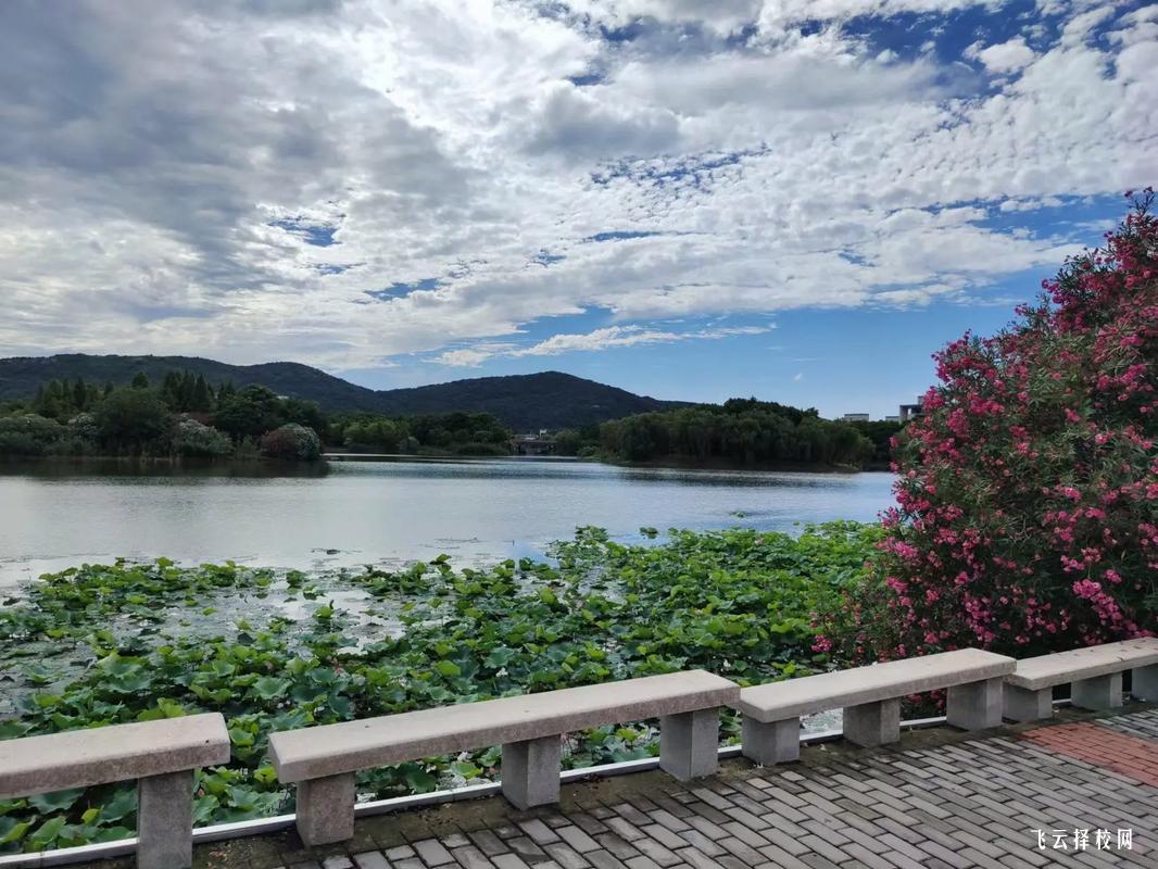 成都亞細(xì)亞職校學(xué)費(fèi)貴不貴?三年總花費(fèi)算給你看