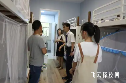 成都成醫(yī)一附院護(hù)士學(xué)校校園生活：管理模式與學(xué)生活動(dòng)