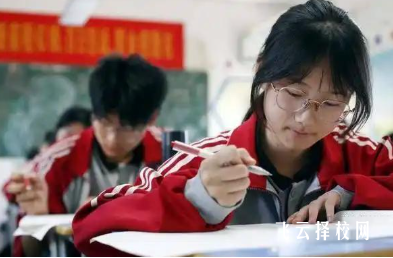 四川普高線預(yù)測(cè)2025：參考去年分?jǐn)?shù)線你能上高中嗎